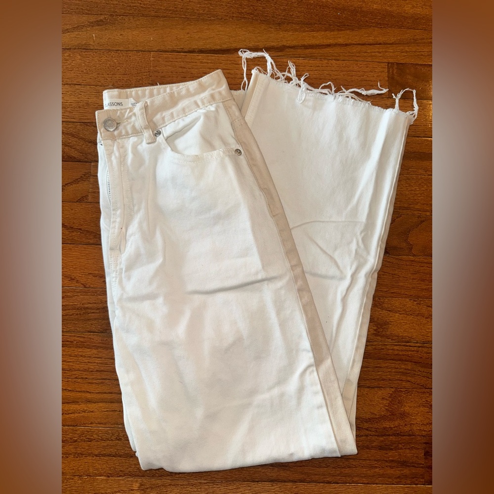 Glassons Straight Leg Jeans White Denim Frayed Hem Women’s 8 (US ~size 2)